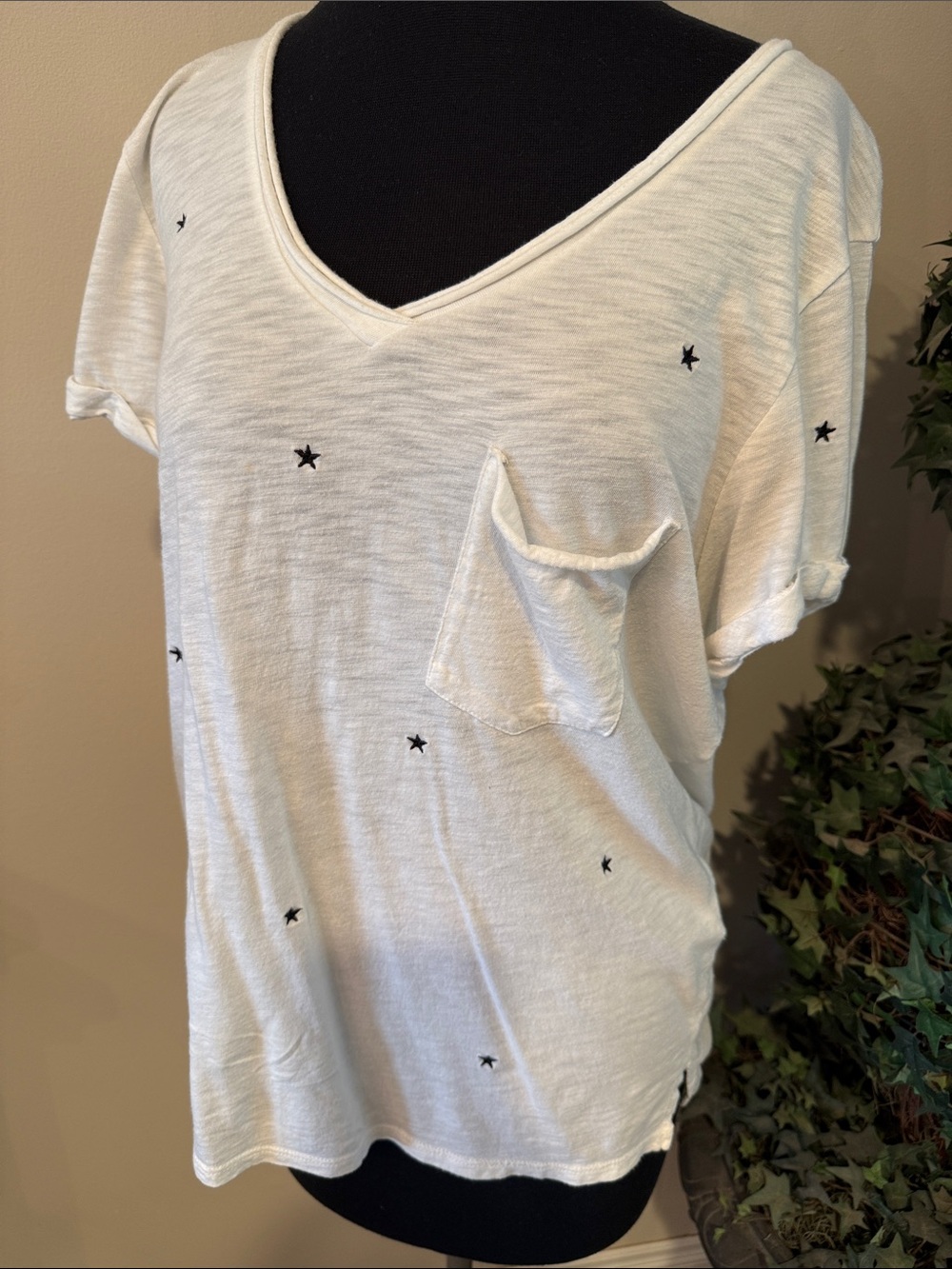 Women's White V-Neck Pocket Tee with Star Embroidery size medium